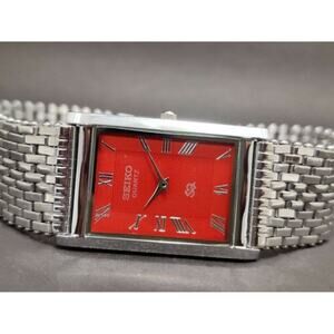 Vintage Style Seiko Quartz Mens Silver Watch & Red accents W/ Metal Strap